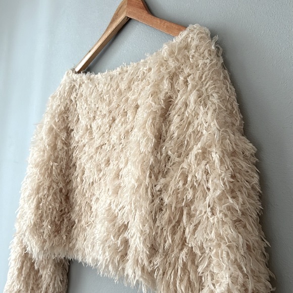 Free People • NWT Ivory Cream Feather Flutter Sweatshirt Size Medium - Picture 8 of 17